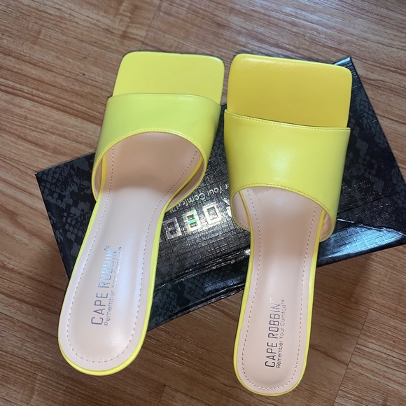 Cape Robbin Open Toe Heels - Picture 4 of 6